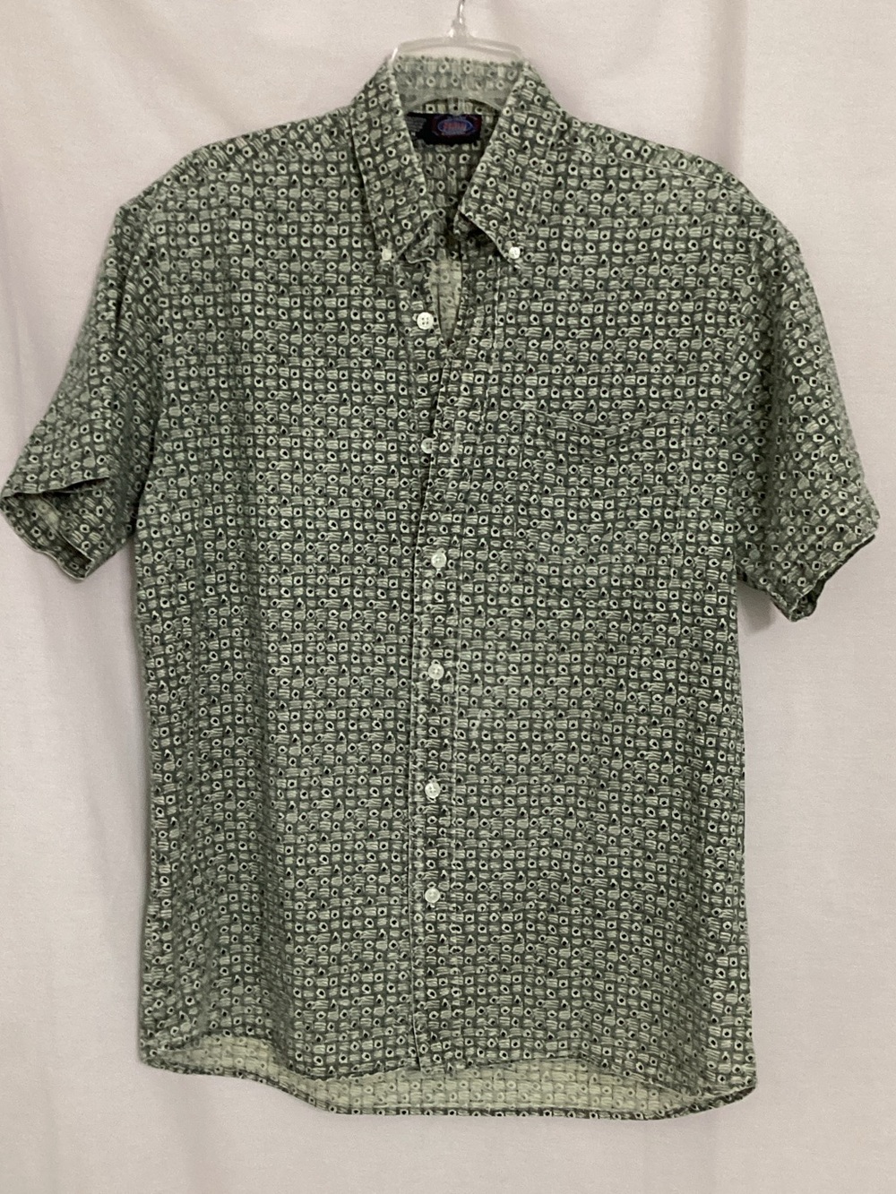 Short-Sleeve Button-Down Shirt in Olive Geo Print